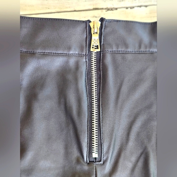 Rue21 Faux Leather Black Asymmetrical Mini Skirt Zip Detail Stretchy NWOT Size M - Picture 7 of 7